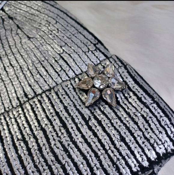 💕2X HP💕NWT GLAMOURPUSS NYC Embellished Metallic Knit & Fox Fur Pom-Pom Hat💕 - Picture 4 of 9